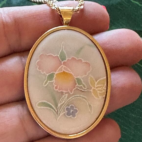 BOGO FREE VTG FLORAL PENDANT NECKLACE - Picture 1 of 8
